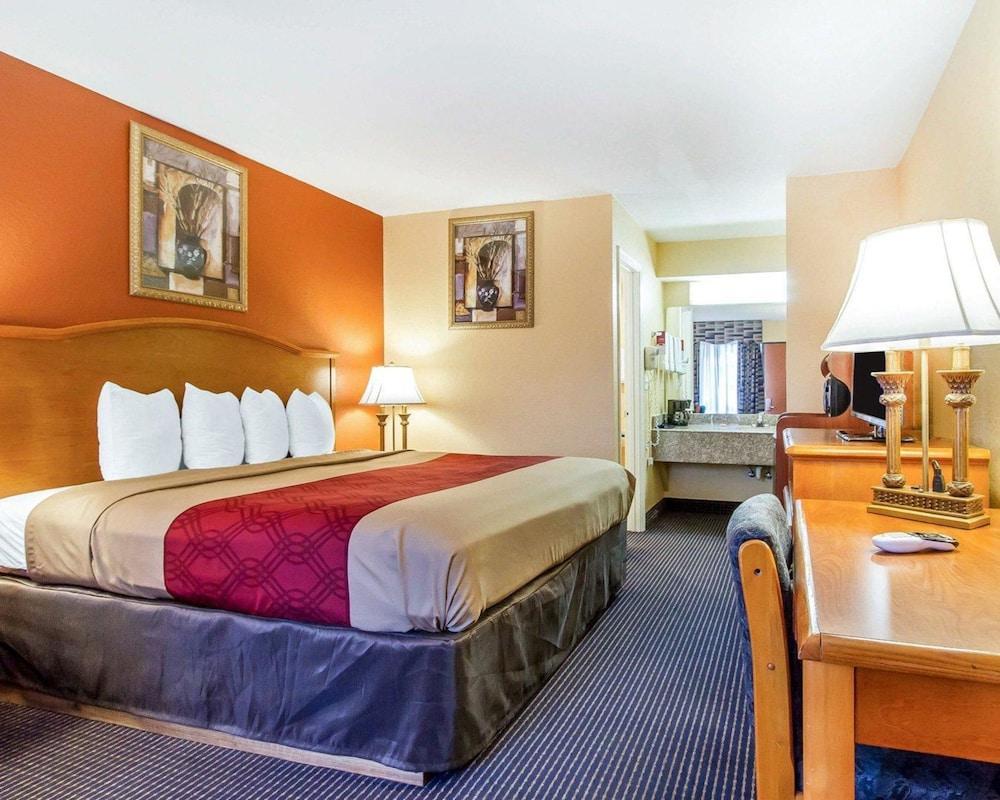 Econo Lodge Inn & Suites Evergreen Extérieur photo