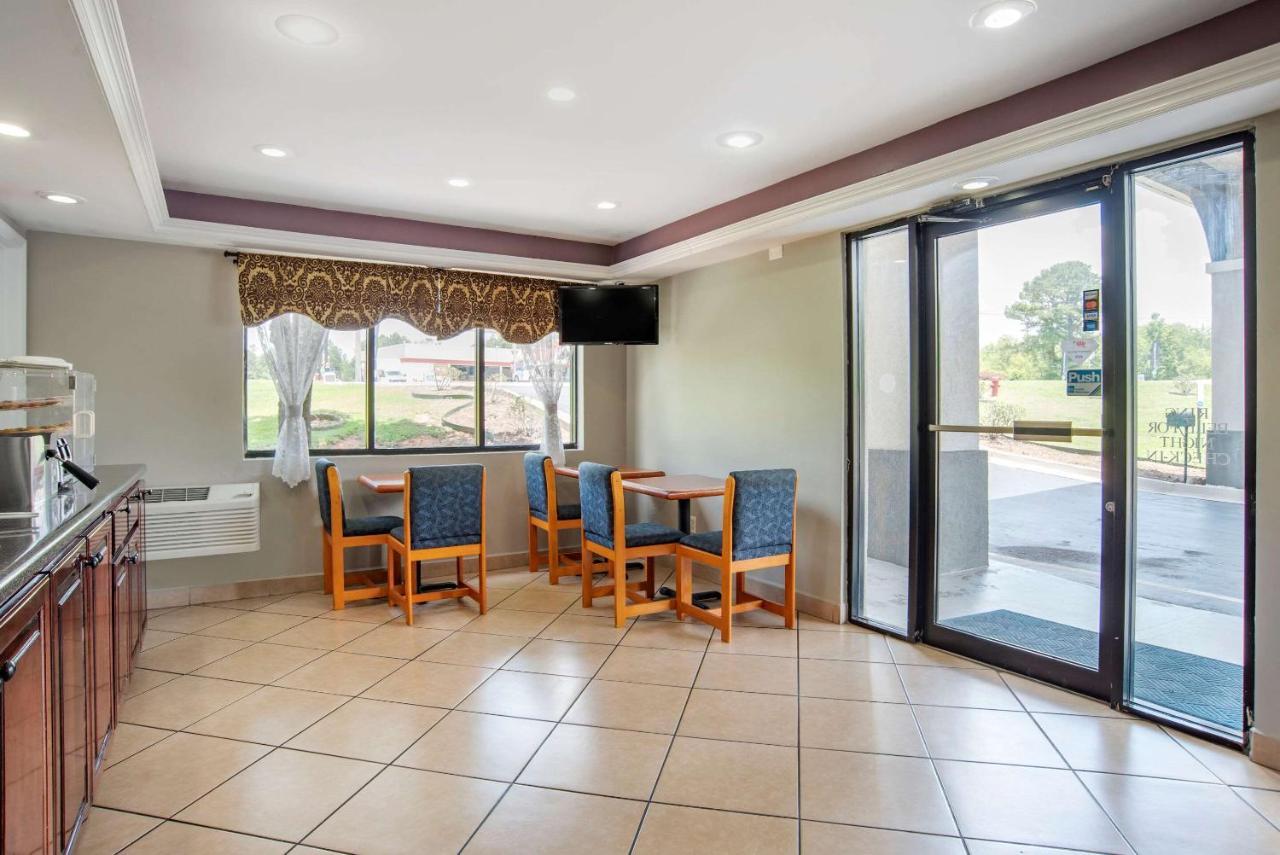 Econo Lodge Inn & Suites Evergreen Extérieur photo