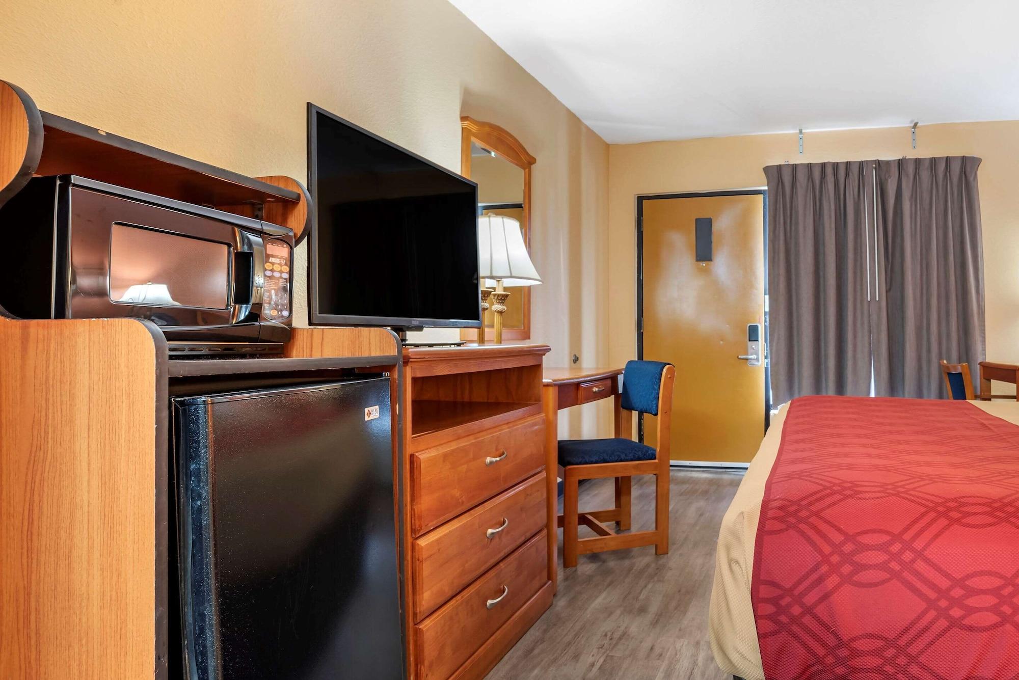 Econo Lodge Inn & Suites Evergreen Extérieur photo