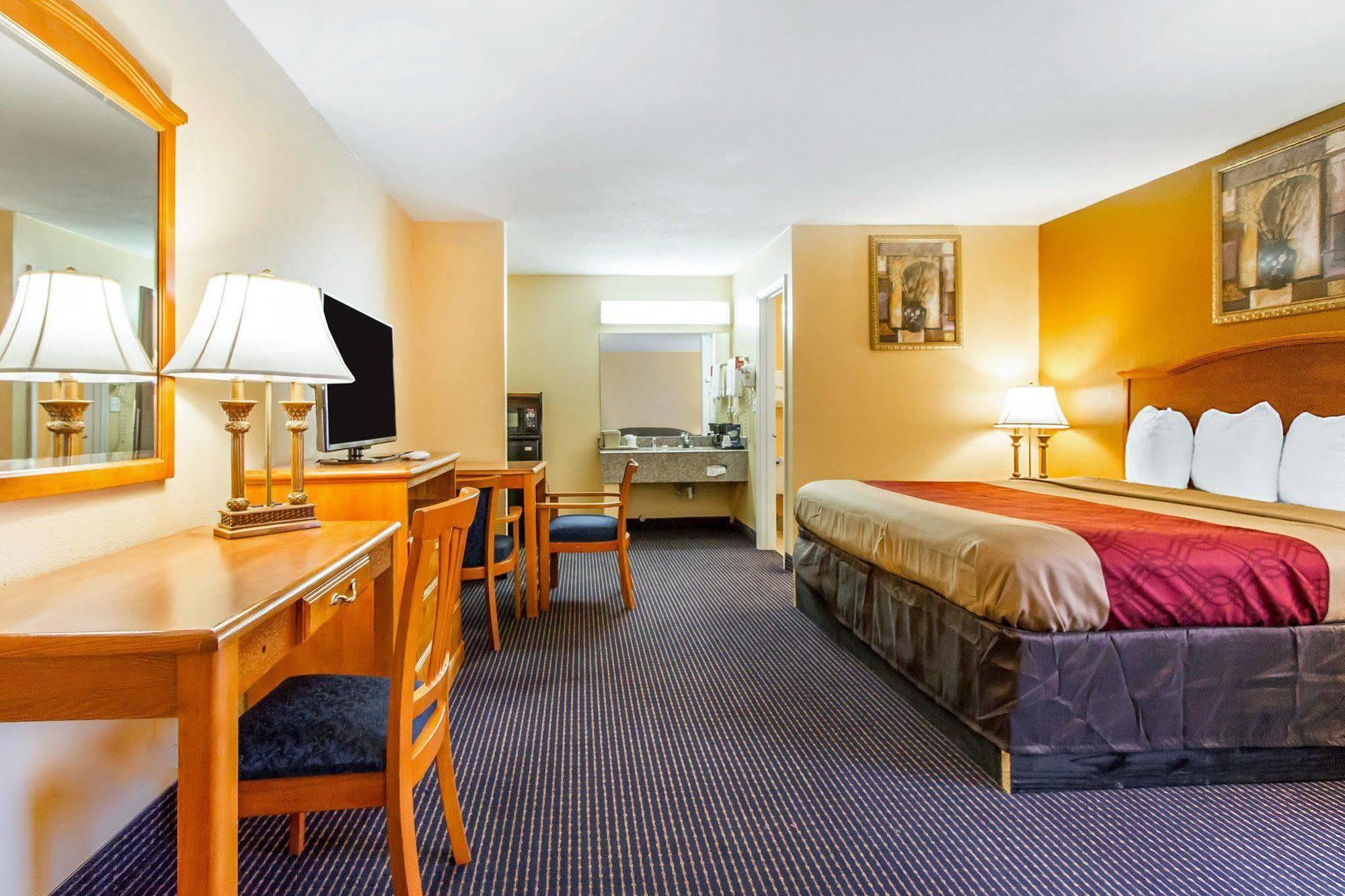 Econo Lodge Inn & Suites Evergreen Extérieur photo