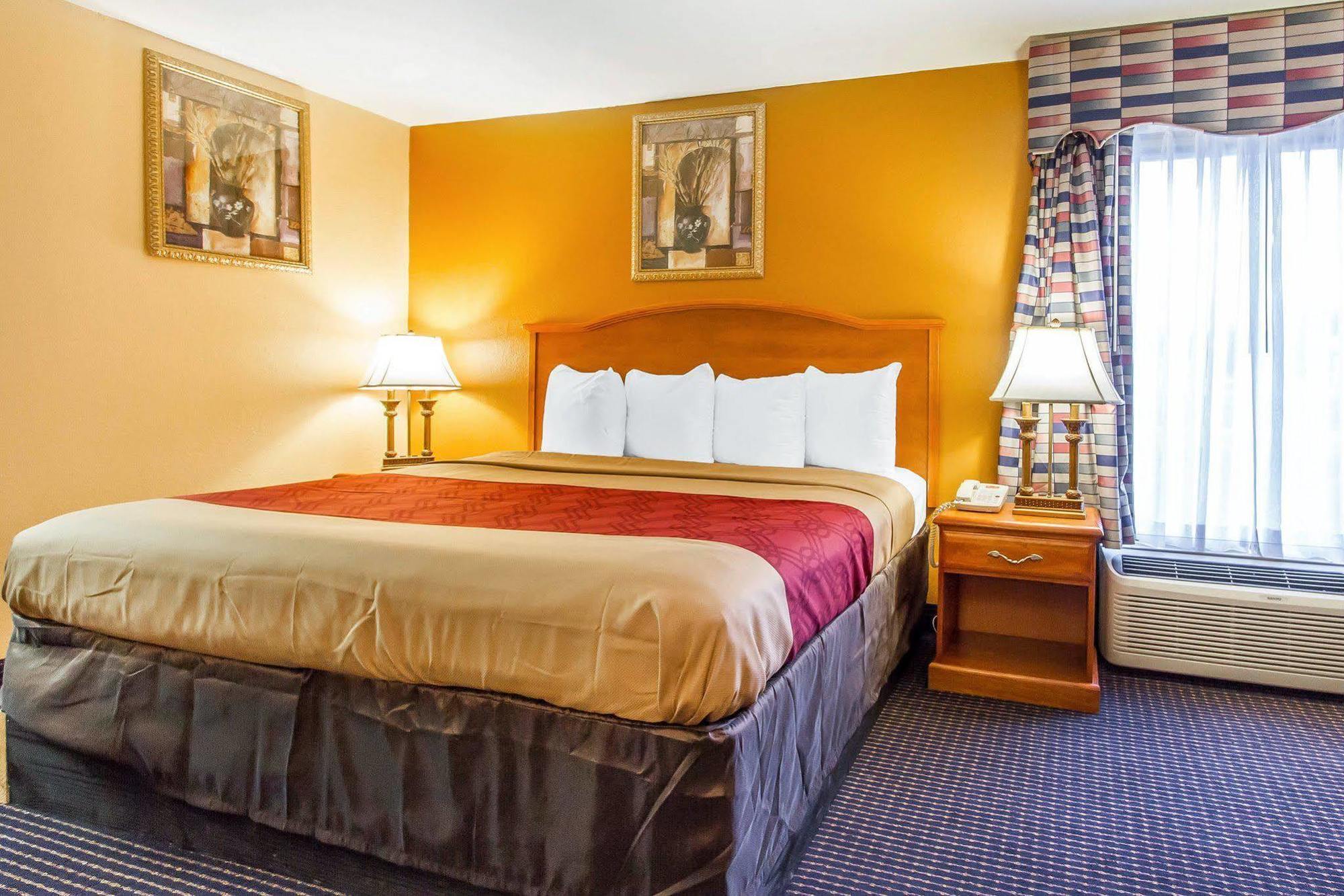 Econo Lodge Inn & Suites Evergreen Extérieur photo