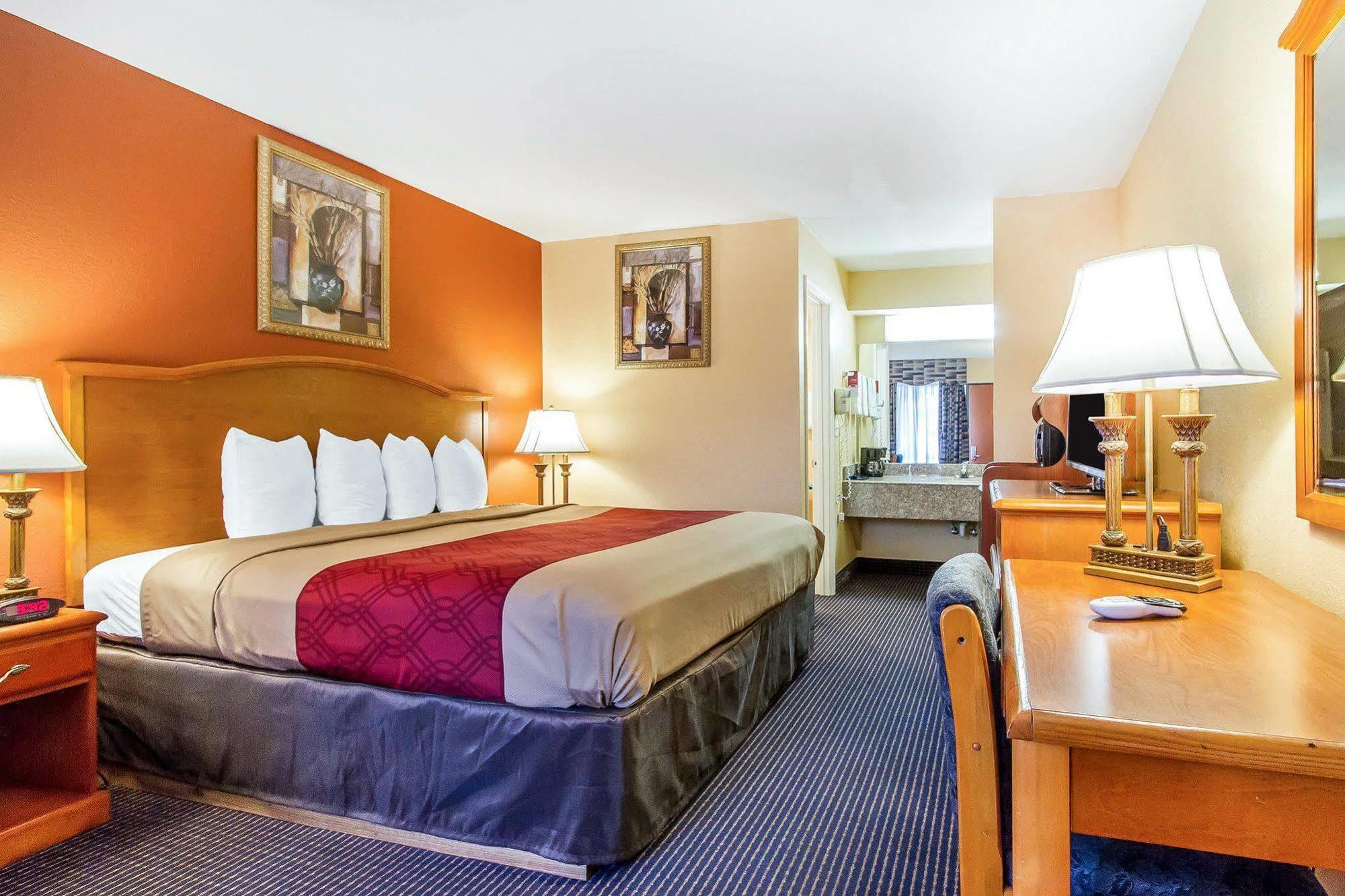 Econo Lodge Inn & Suites Evergreen Extérieur photo